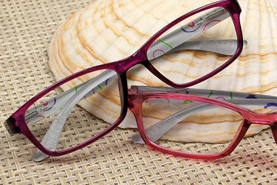 高清防藍光老花鏡，透光率95%不泛黃，閱讀看屏兩不誤！